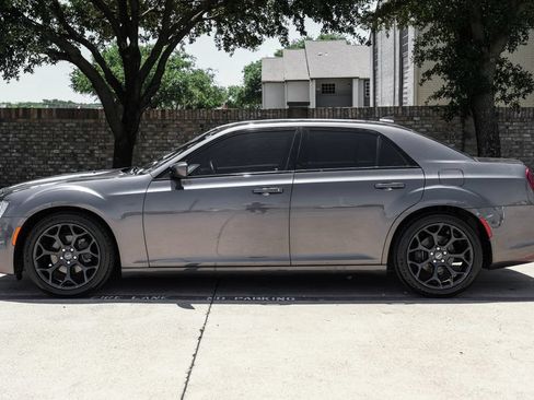 Used 2019 Chrysler 300 S RWD image 20