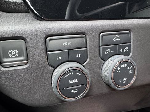 Used 2025 Chevrolet Silverado 1500 LT AWD/4WD image 25