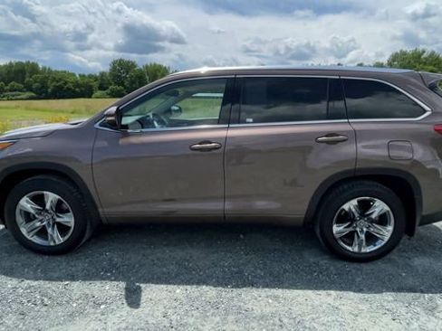 Certified 2018 Toyota Highlander Limited Platinum w/ Carpet Mat Package (TMS) AWD/4WD image 5