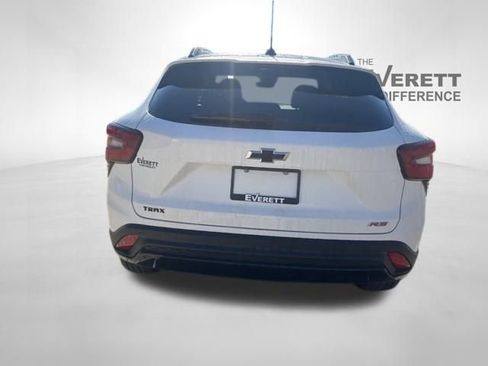 New 2026 Chevrolet Trax RS w/ Sunroof Package image 6