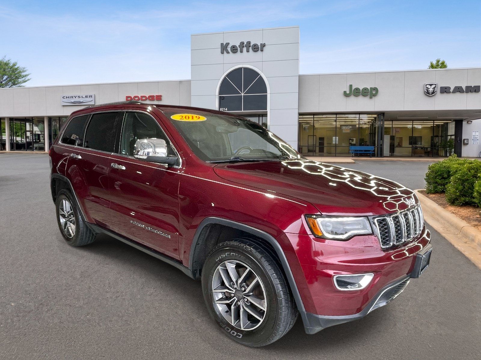 Used 2019 Jeep Grand Cherokee Limited w/ Luxury Group II AWD/4WD image 3