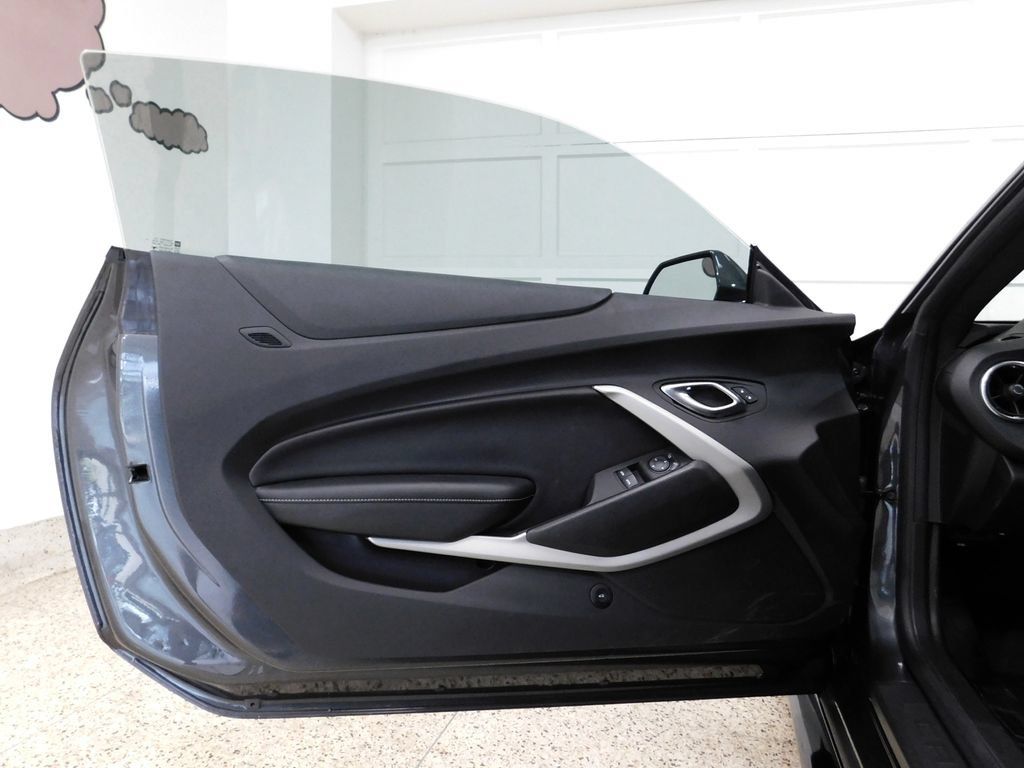 Used 2018 Chevrolet Camaro SS RWD image 27