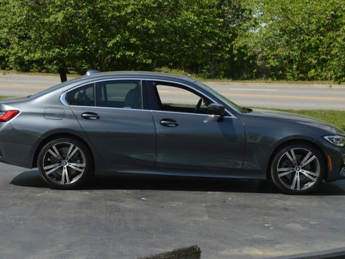 Used 2019 BMW 330i Sedan w/ Premium Package image 12