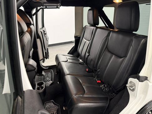 Used 2015 Jeep Wrangler Unlimited Sahara AWD/4WD image 42