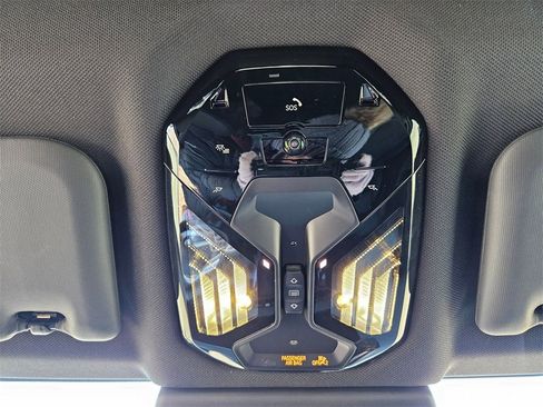 Used 2025 BMW X3 xDrive30i w/ Premium Package image 17