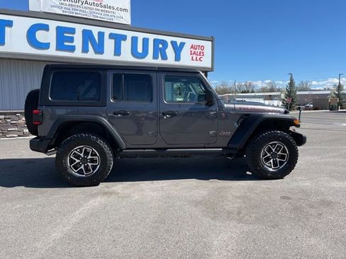 Used 2025 Jeep Wrangler Unlimited Rubicon AWD/4WD image 14