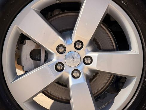 Used 2024 Land Rover Defender 110 X-Dynamic SE image 10