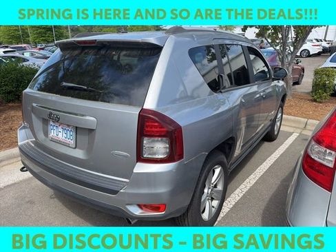 Used 2015 Jeep Compass Latitude image 3