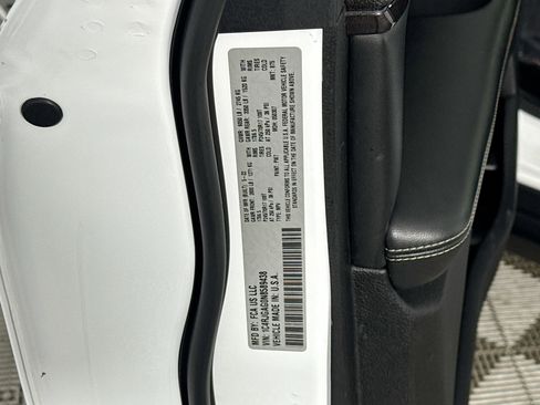 Used 2022 Jeep Grand Cherokee Laredo w/ Luxury Tech Group I image 40