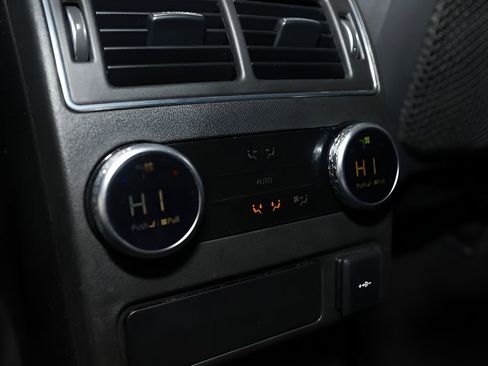 Used 2021 Jaguar F-PACE SVR image 28