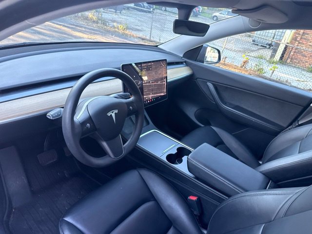 Used 2021 Tesla Model Y Long Range AWD/4WD image 11