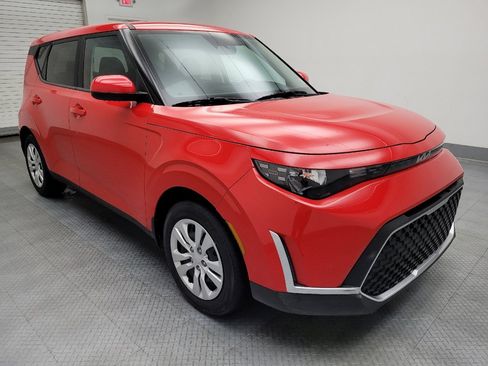 Used 2023 Kia Soul LX image 13