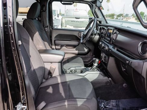 Used 2023 Jeep Gladiator Sport AWD/4WD image 21