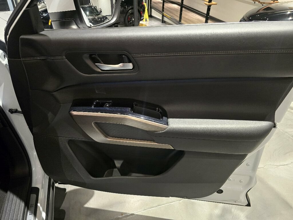 Used 2025 Nissan Pathfinder Platinum w/ Cargo Package FWD image 34