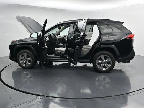 Used 2025 Toyota RAV4 XLE AWD/4WD image 42