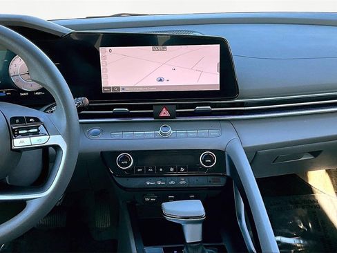 Used 2024 Hyundai Elantra SEL image 6