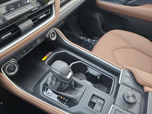 Certified 2025 Toyota Grand Highlander AWD image 27