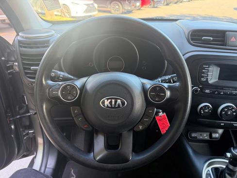 Used 2016 Kia Soul FWD image 16