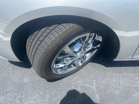 Used 2017 Chevrolet Malibu LT w/ Driver Confidence Package FWD image 3