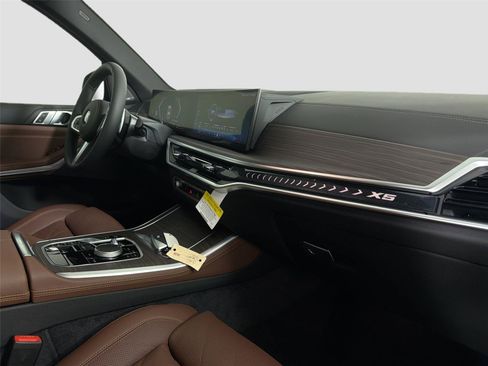 New 2026 BMW X5 xDrive40i w/ M Sport Package AWD/4WD image 28