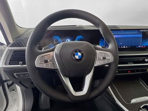 Used 2025 BMW X7 xDrive40i AWD/4WD image 10