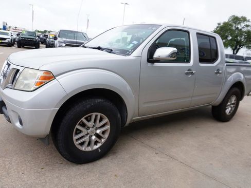 Used 2017 Nissan Frontier SV RWD image 3