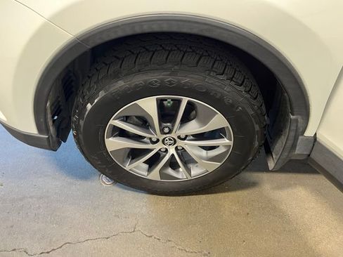 Used 2017 Toyota RAV4 XLE w/ Convenience Package AWD/4WD image 31