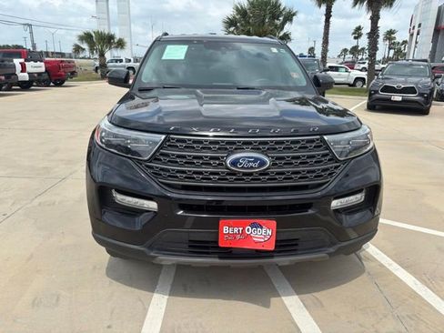 Used 2023 Ford Explorer XLT w/ Equipment Group 202A RWD image 2