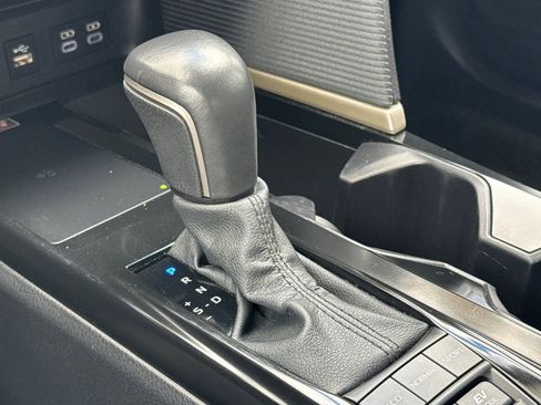 Used 2025 Toyota Camry SE image 18