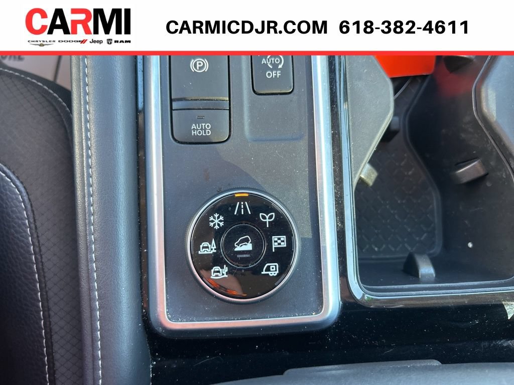 Used 2023 Nissan Pathfinder SL AWD/4WD image 25