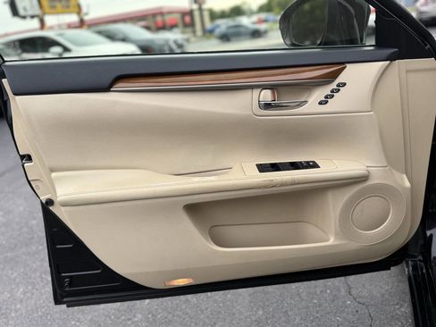 Used 2015 Lexus ES 300h w/ Navigation System Package FWD image 10