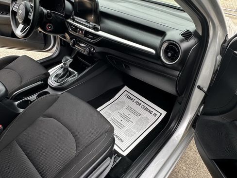 Used 2019 Kia Forte LXS image 18