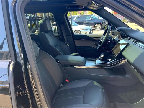 Used 2025 Land Rover Range Rover Sport image 8