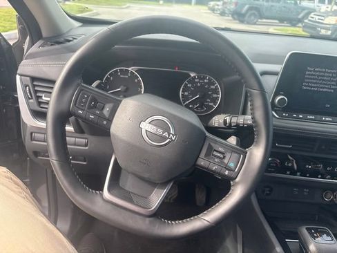 Used 2025 Nissan Rogue SV FWD image 23