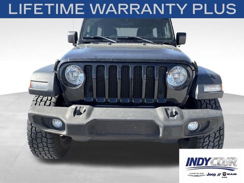 Used 2018 Jeep Wrangler Unlimited Sport S AWD/4WD image 2
