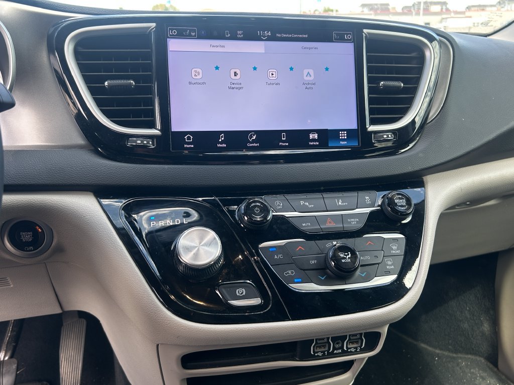 Used 2024 Chrysler Pacifica Touring-L FWD image 12