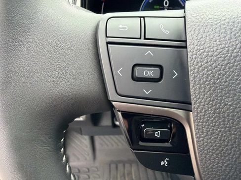Used 2025 Toyota Camry SE w/ Convenience Package FWD image 26