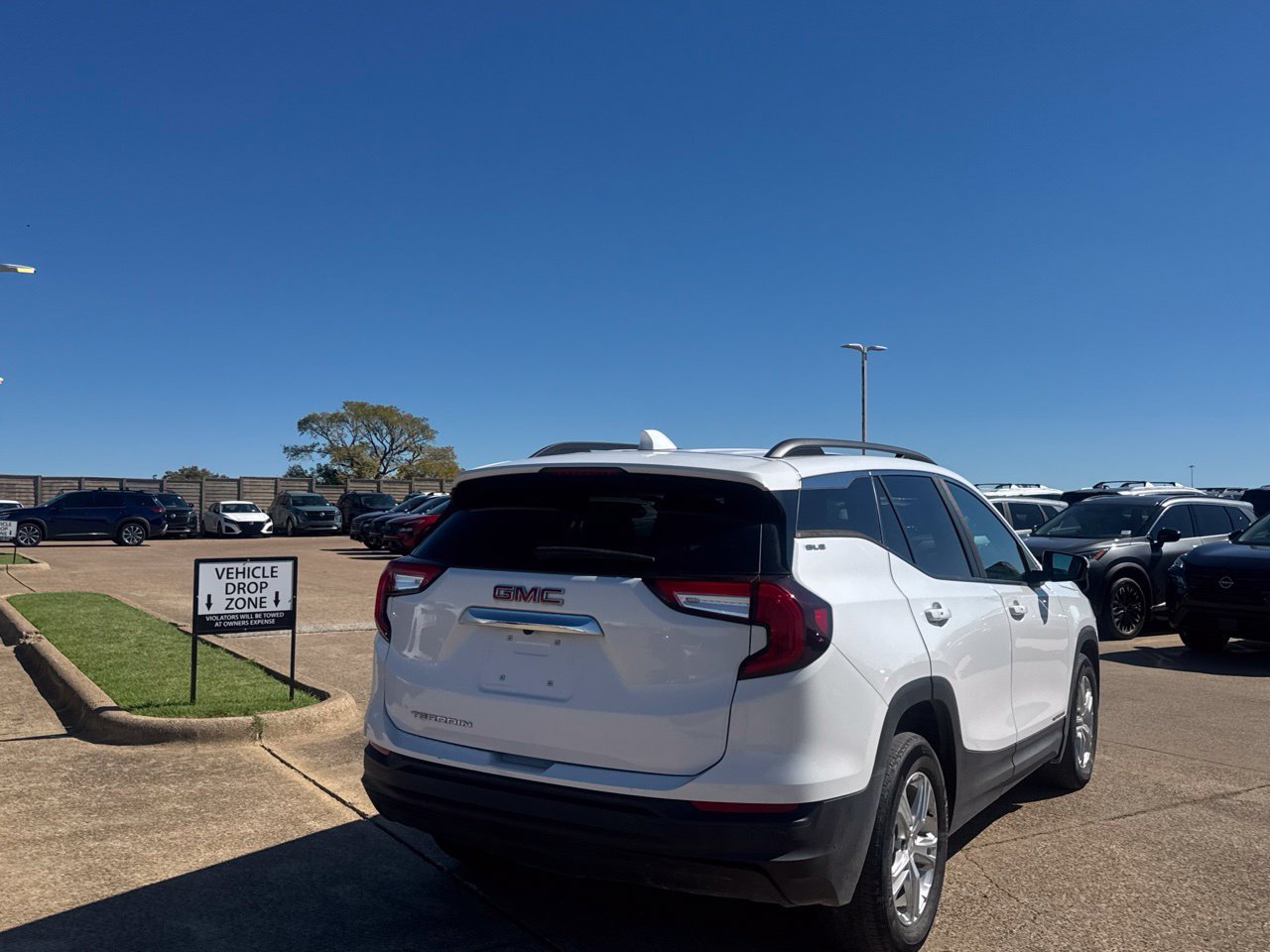 Used 2022 GMC Terrain SLE w/ Driver Convenience Package FWD image 24