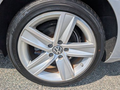 Used 2014 Volkswagen CC Sport FWD image 3