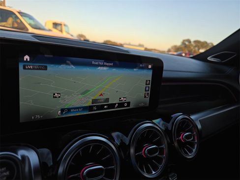 Used 2021 Mercedes-Benz GLB 35 AMG 4MATIC image 22