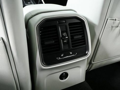 Certified 2024 Porsche Macan image 22