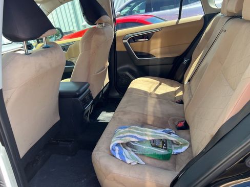 Used 2021 Toyota RAV4 XLE image 4