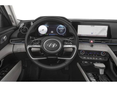 Used 2023 Hyundai Elantra Limited w/ Preferred Accessory Package FWD image 10