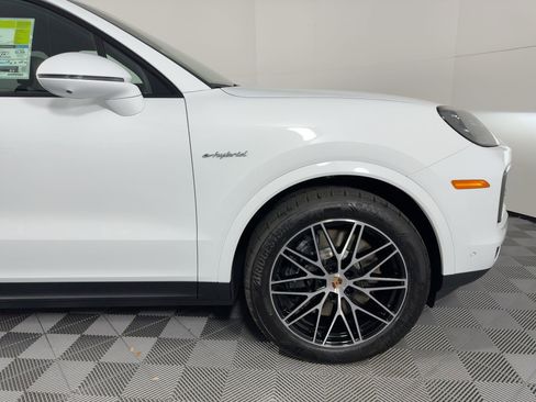 Used 2026 Porsche Cayenne E-Hybrid image 12