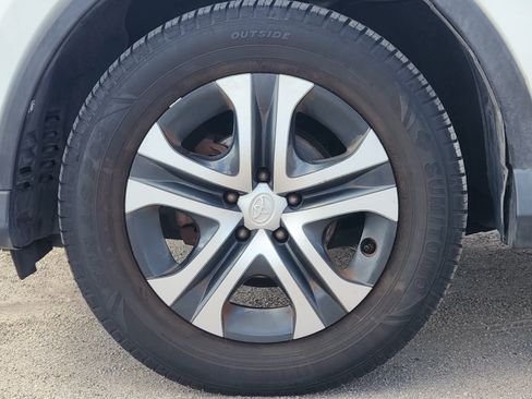 Used 2017 Toyota RAV4 LE FWD image 7