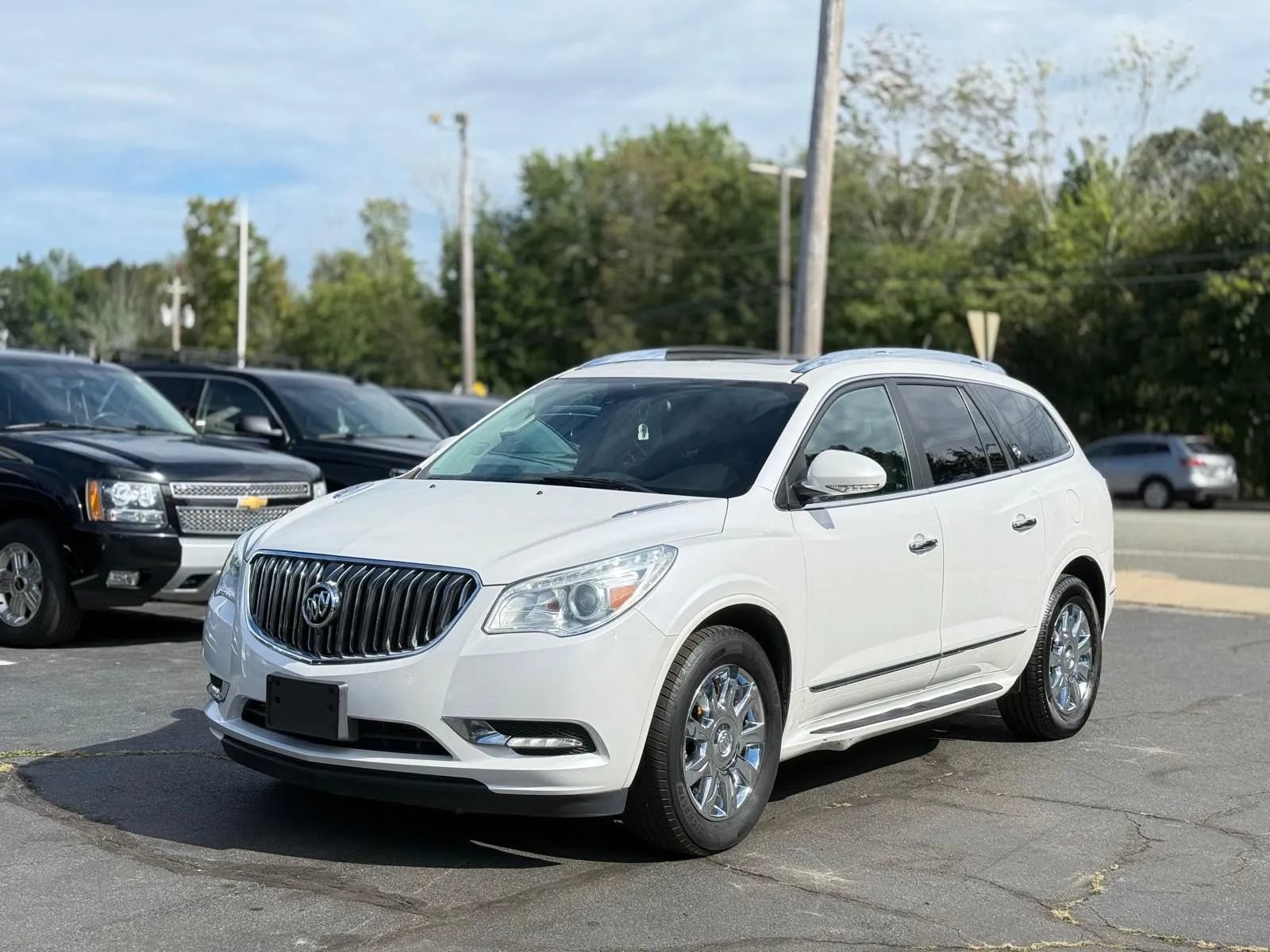 Used 2017 Buick Enclave Premium w/ Trailering Package AWD/4WD image 3