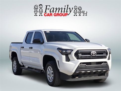 Used 2025 Toyota Tacoma SR image 2