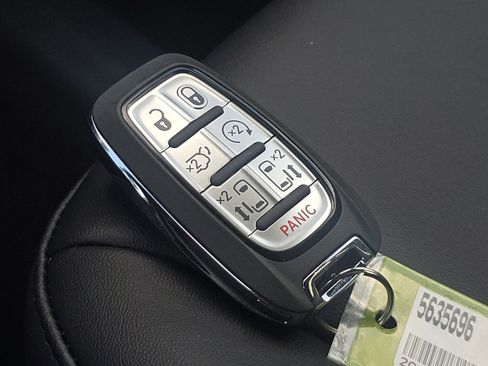 New 2026 Chrysler Pacifica Select image 34