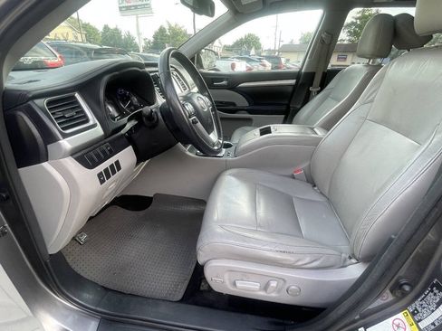 Used 2014 Toyota Highlander XLE AWD/4WD image 17