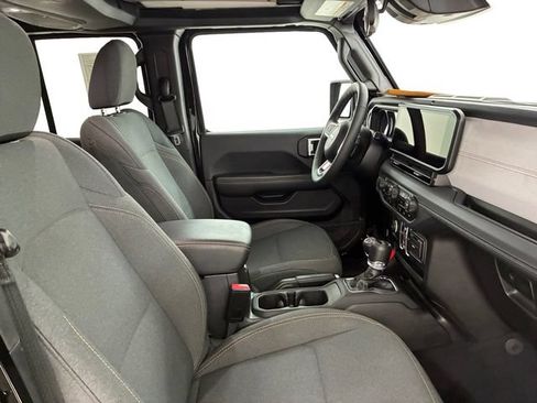 Used 2025 Jeep Wrangler Unlimited Sahara w/ Safety Group AWD/4WD image 14